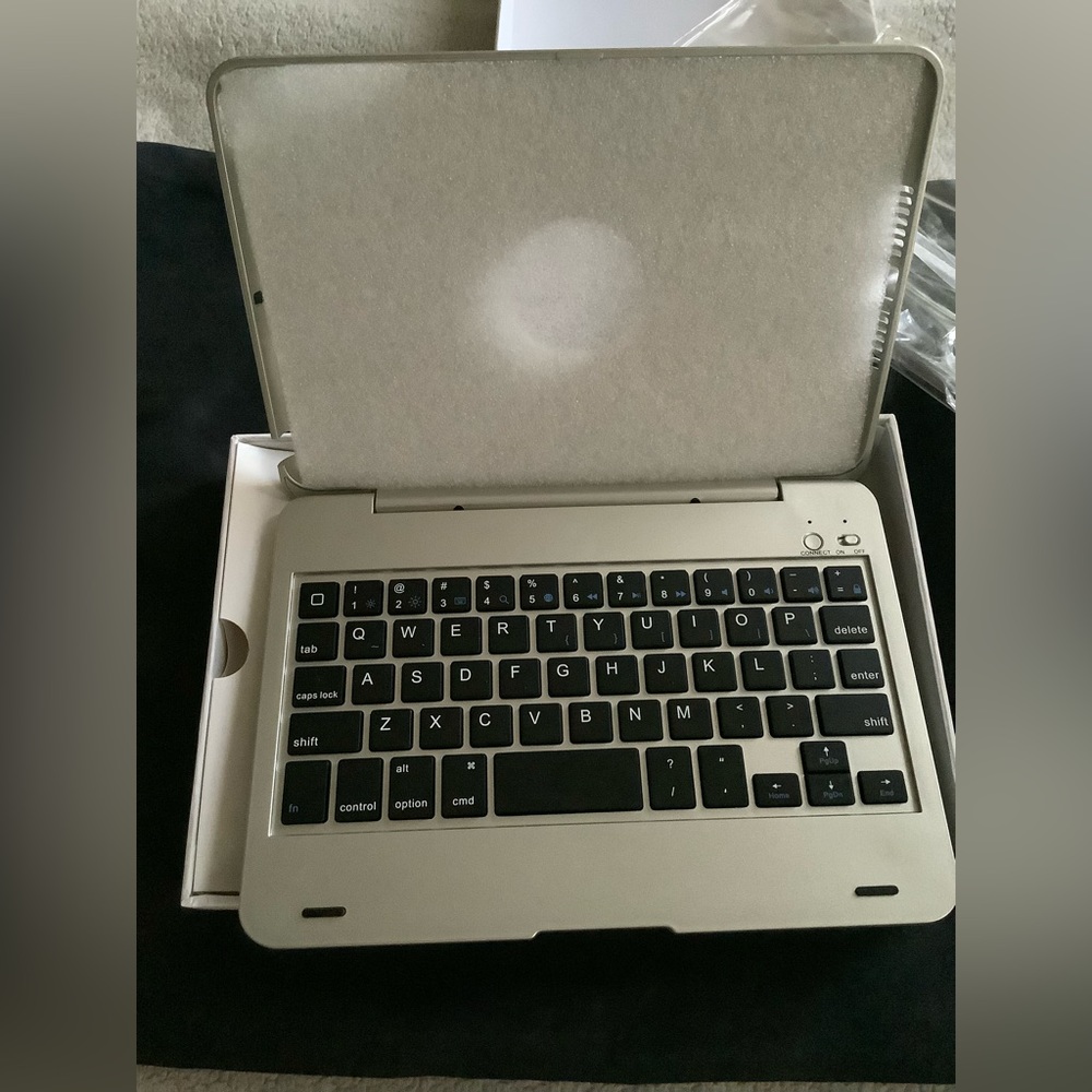 Tablet Bluetooth Keyboard - Picture 3 of 8